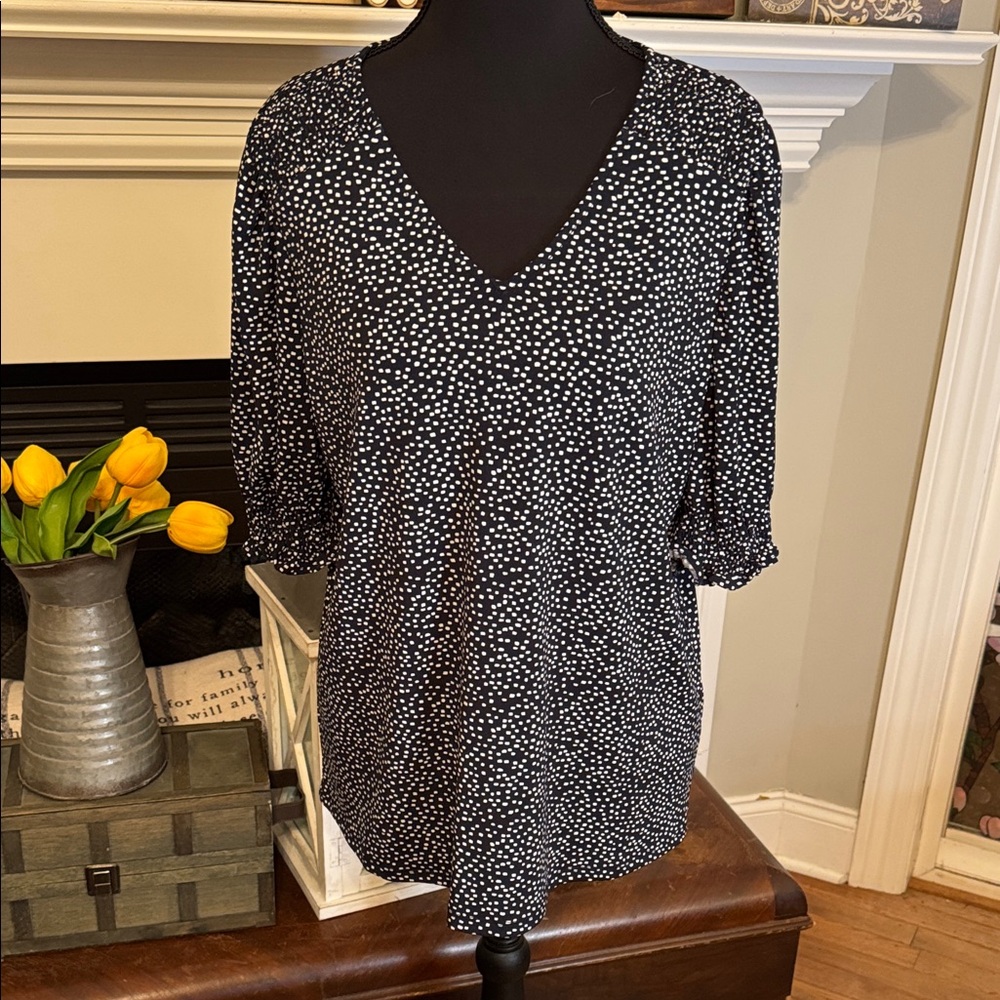 Adrianna Papell Black and White Polka Dot Blouse - Size - Medium